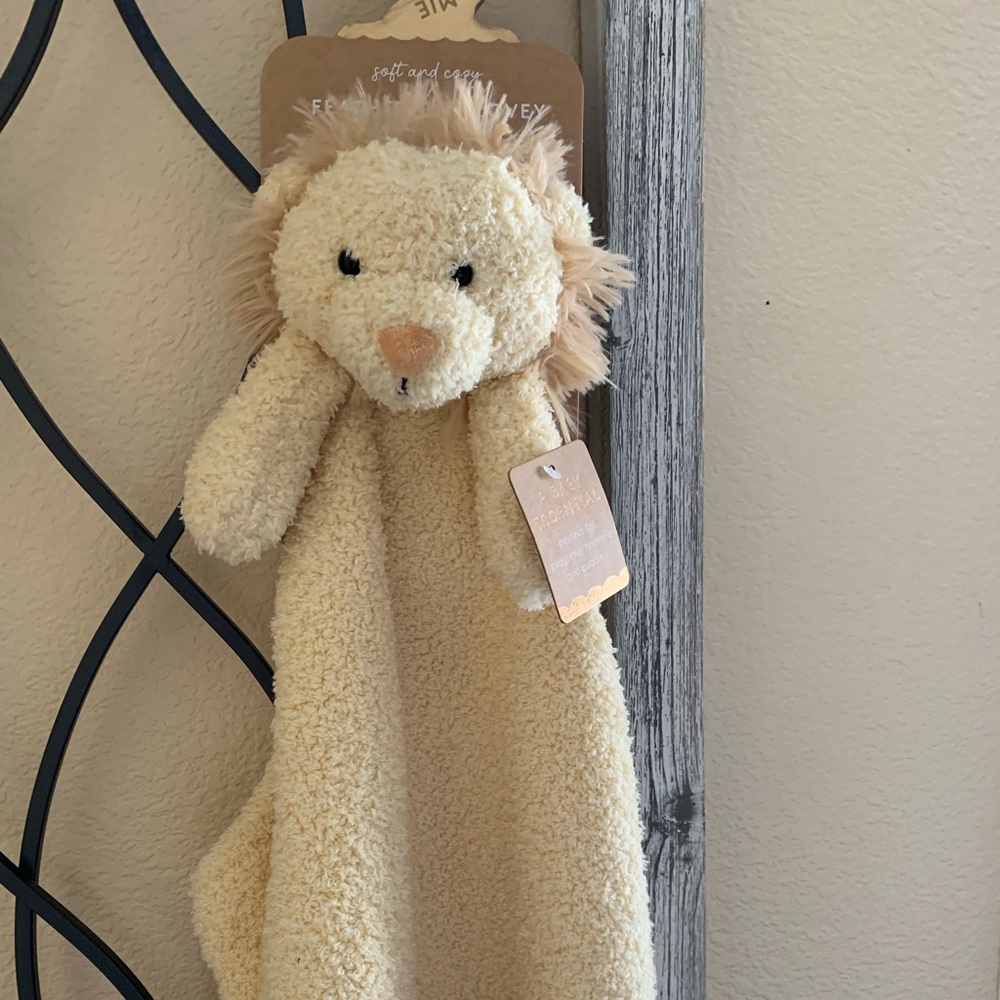 Plush Lion Lovey Blanket
